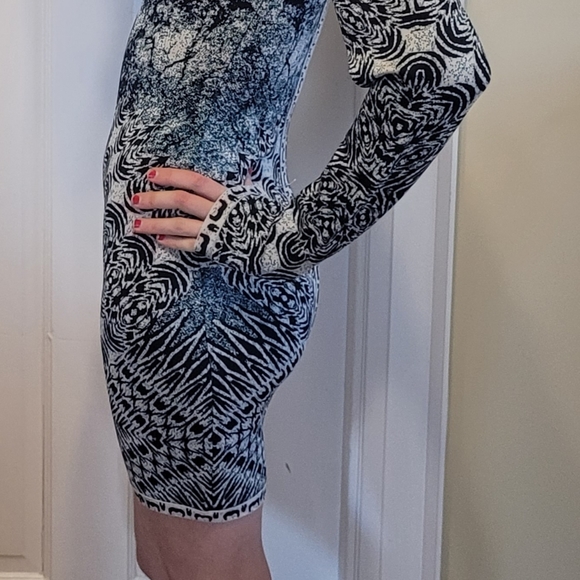 Beautiful Dress - Picture 2 of 8